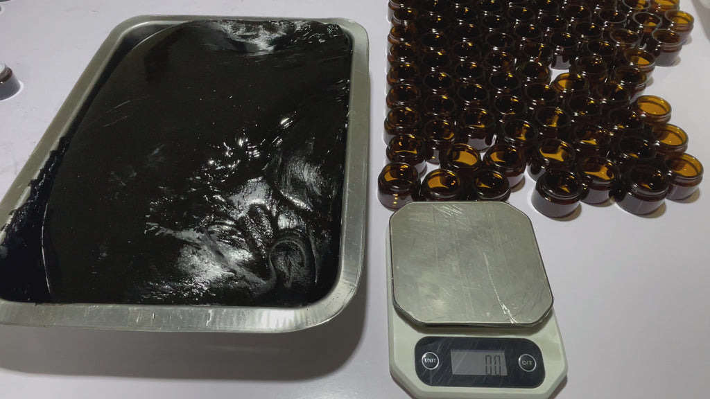 Shilajit packing in jars with the help of weight scale 